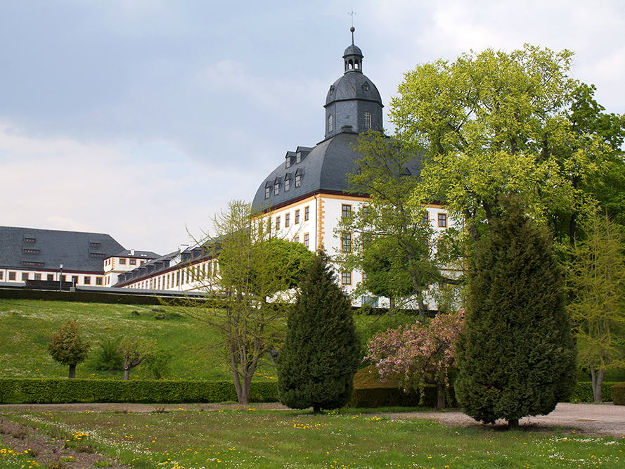 Schloss Friedenstein, Turm in parkähnlicher Umgebeung